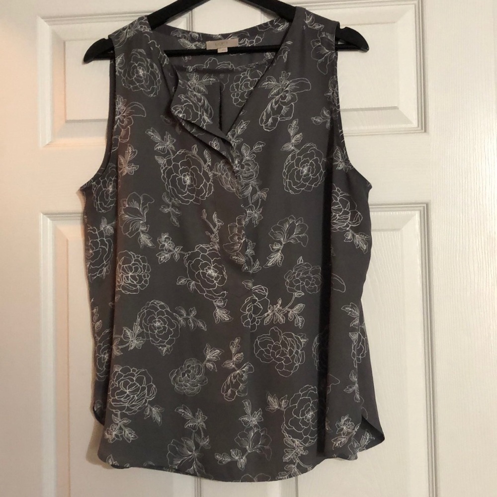 Loft outlet gray and white sleeveless blouse